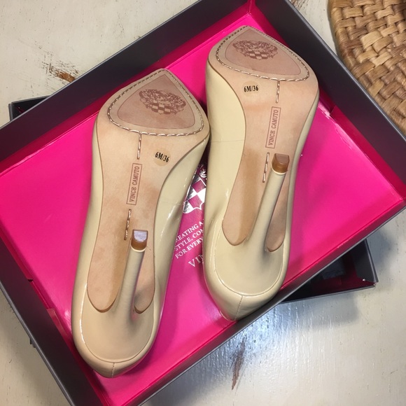 Vince Camuto Nude Pump - Picture 2 of 8